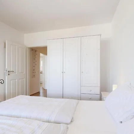 Apartment 1 Bedroom Beautiful In *